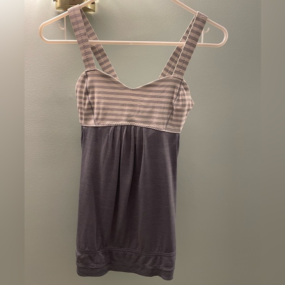 Lululemon back on track tank, size 4 - Picture 3 of 8